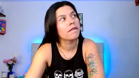 Snapshot of layla_roma chatting on June 23, 2:42 am Lia and Rachel online show from June 23, 2:42 am