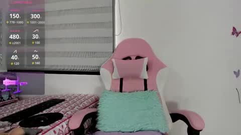 LAYLA online show from March 6, 5:00 pm