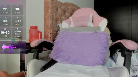 LAYLA online show from December 3, 4:38 pm