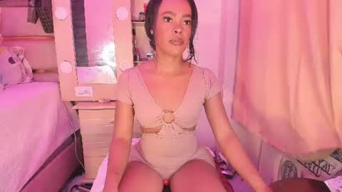 Snapshot of laylacarteer chatting on June 16, 5:48 pm LAYLA online show from June 16, 5:48 pm