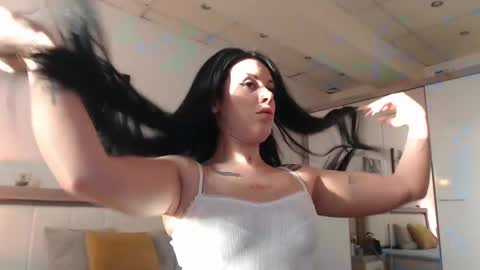 laylacruz online show from January 30, 6:35 am