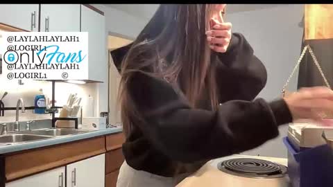 laylahlaylah1 online show from December 21, 11:50 am