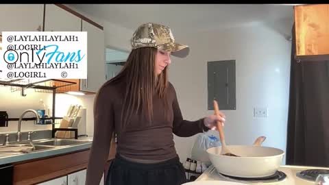 laylahlaylah1 online show from January 13, 3:50 pm