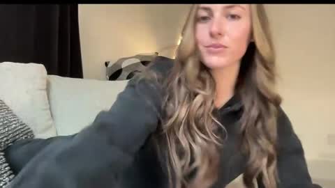 laylahlaylah1 online show from April 19, 2:49 pm