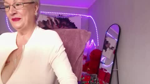 Layla online show from December 20, 9:16 am