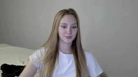 Snapshot of laylapretty001 chatting on December 6, 8:59 am LaylaPretty001 online show from December 6, 8:59 am