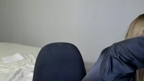 Snapshot of laylapretty001 chatting on January 3, 7:27 am LaylaPretty001 online show from January 3, 7:27 am