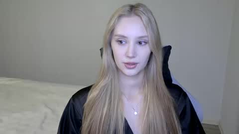 Snapshot of laylapretty001 chatting on October 2, 4:19 am LaylaPretty001 online show from October 2, 4:19 am