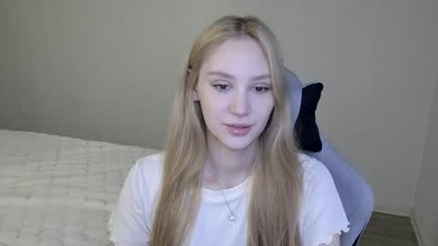 Snapshot of laylapretty001 chatting on November 8, 11:43 am LaylaPretty001 online show from November 8, 11:43 am