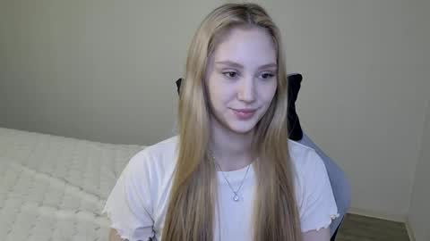 Snapshot of laylapretty001 chatting on November 12, 5:30 am LaylaPretty001 online show from November 12, 5:30 am