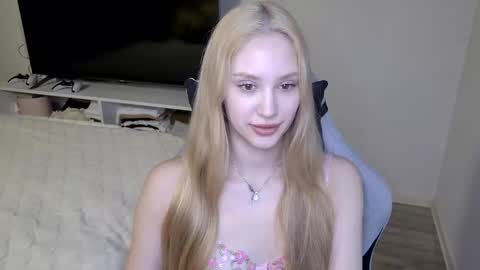 LaylaPretty001 online show from April 6, 4:46 am
