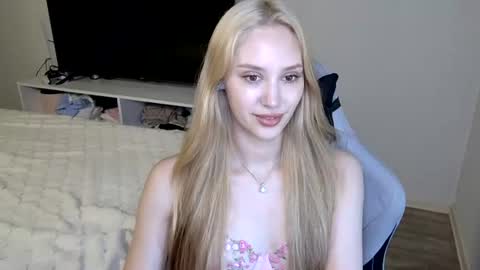 LaylaPretty001 online show from July 1, 4:25 am