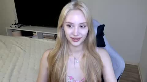 LaylaPretty001 online show from July 14, 4:17 am