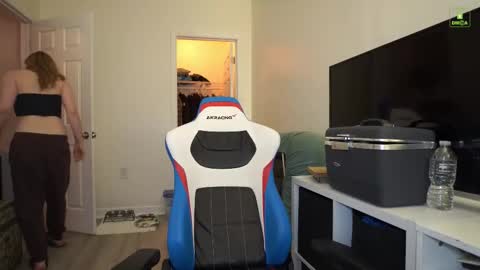 Layla Universe online show from November 29, 5:32 am