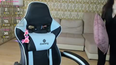 Snapshot of laylaura chatting on May 13, 10:01 am laylaura online show from May 13, 10:01 am