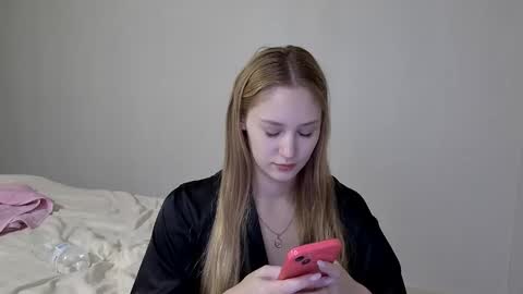 Snapshot of laylla001 chatting on December 4, 2:37 pm Laylla001 online show from December 4, 2:37 pm