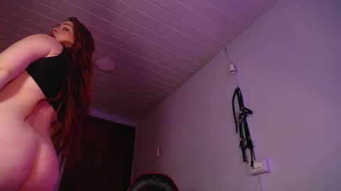 Snapshot of layna_cold chatting on February 21, 1:11 pm Vannessa online show from February 21, 1:11 pm