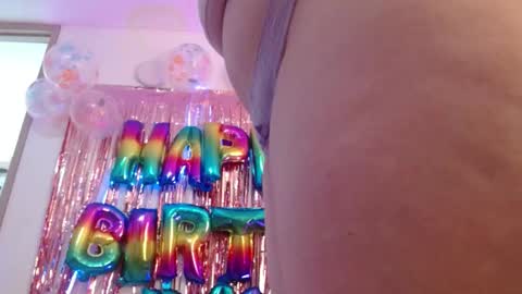 Snapshot of layna_cold chatting on February 14, 1:41 pm Vannessa online show from February 14, 1:41 pm