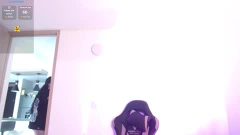 Snapshot of layna_cold chatting on February 24, 12:47 pm Vannessa online show from February 24, 12:47 pm