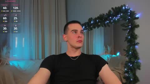 Snapshot of laynevibe chatting on January 8, 6:20 pm ntmu online show from January 8, 6:20 pm