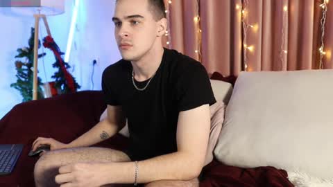 Snapshot of laynevibe chatting on January 9, 12:09 pm ntmu online show from January 9, 12:09 pm