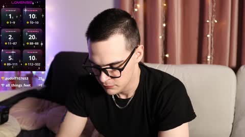 Snapshot of laynevibe chatting on January 15, 6:40 pm ntmu online show from January 15, 6:40 pm