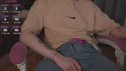 Snapshot of laynevibe chatting on March 9, 2:39 am ntmu online show from March 9, 2:39 am