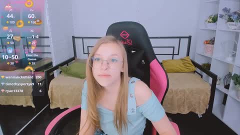 layriantavee online show from February 6, 1:54 pm