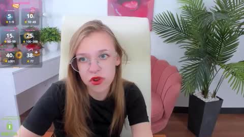 layriantavee online show from September 22, 6:15 am