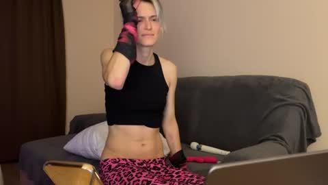 Snapshot of lea__elfie chatting on August 3, 7:28 pm Lea Elfie online show from August 3, 7:28 pm