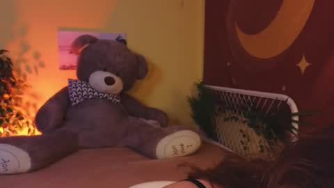 Snapshot of lea_belle_ chatting on February 22, 5:24 pm Lea online show from February 22, 5:24 pm