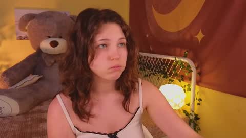 Snapshot of lea_belle_ chatting on March 2, 7:45 pm Lea online show from March 2, 7:45 pm