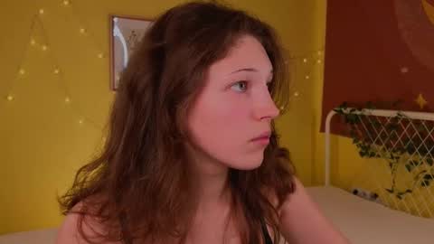 Snapshot of lea_belle_ chatting on October 9, 12:03 pm Lea online show from October 9, 12:03 pm