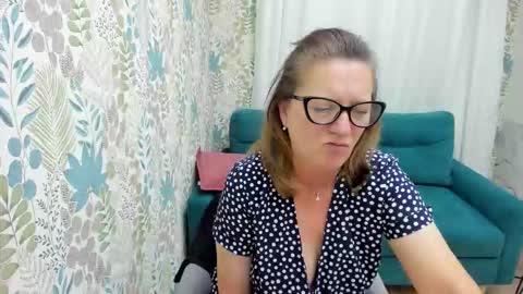 Lea online show from September 13, 5:57 pm