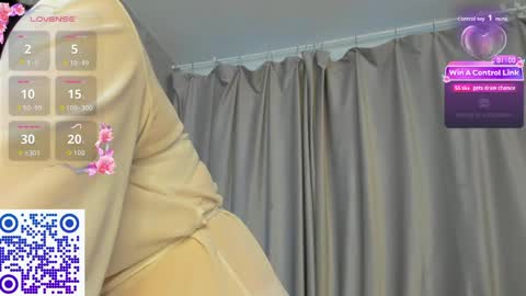 Snapshot of lea_shadom chatting on April 19, 1:16 am Lea online show from April 19, 1:16 am