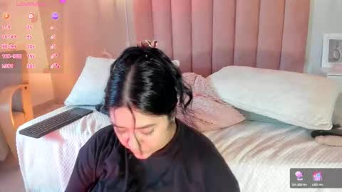 Snapshot of leah_bensoon chatting on January 13, 4:23 pm Leah online show from January 13, 4:23 pm