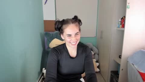 Snapshot of leah_sm chatting on January 16, 9:51 pm Laura online show from January 16, 9:51 pm