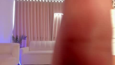 Snapshot of leahaltomm chatting on September 21, 7:59 pm leahaltomm online show from September 21, 7:59 pm