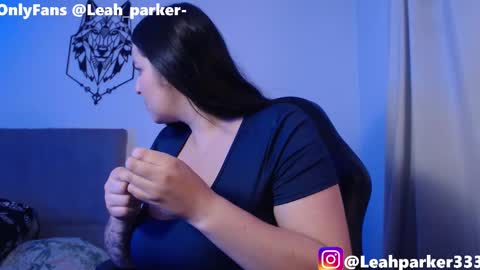 leahparker33 online show from March 13, 3:13 am