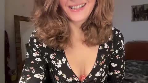 Leah Sparkles online show from November 30, 1:15 pm