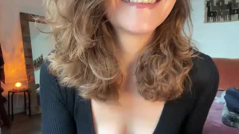 Leah Sparkles online show from December 1, 2:22 pm