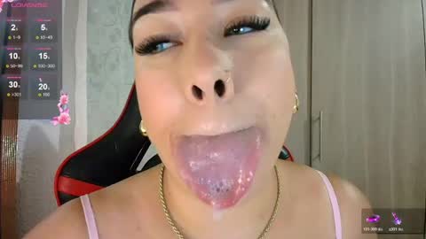 Snapshot of leahtemptation chatting on June 7, 10:41 am leah online show from June 7, 10:41 am