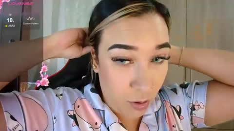 Snapshot of leahtemptation chatting on June 20, 12:03 am leah online show from June 20, 12:03 am