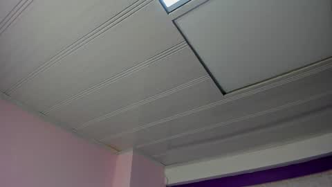 leamoreau__ online show from November 18, 11:47 am