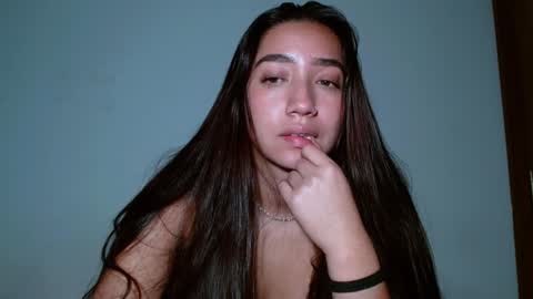 leanaalhub online show from December 5, 9:17 am