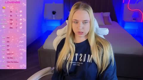 Snapshot of leanaax chatting on December 2, 1:47 am Leana Love online show from December 2, 1:47 am