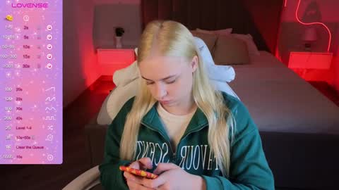 Snapshot of leanaax chatting on December 7, 1:58 am Leana Love online show from December 7, 1:58 am