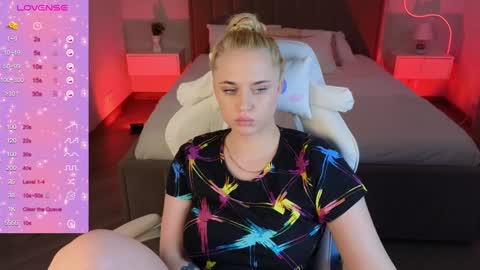 Snapshot of leanaax chatting on December 25, 5:05 am Leana Love online show from December 25, 5:05 am