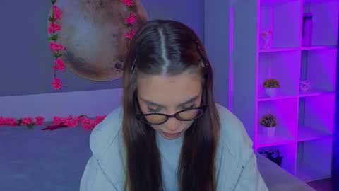 Sophie online show from March 17, 7:17 pm