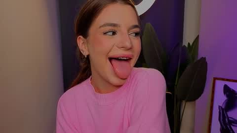 Sophie online show from April 16, 9:39 pm